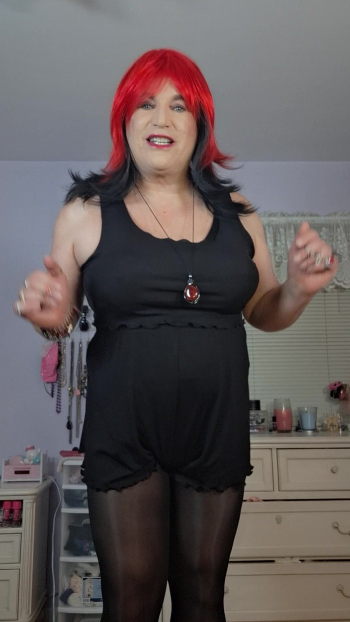 Victoria Lecherri: Going Out in Shiny Black Pantyhose!