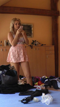 Hete sexy en geile universiteitsmeisjes mode lingerie passen verandert in pornocasting en geen slipje poesje Wedgies Twerk