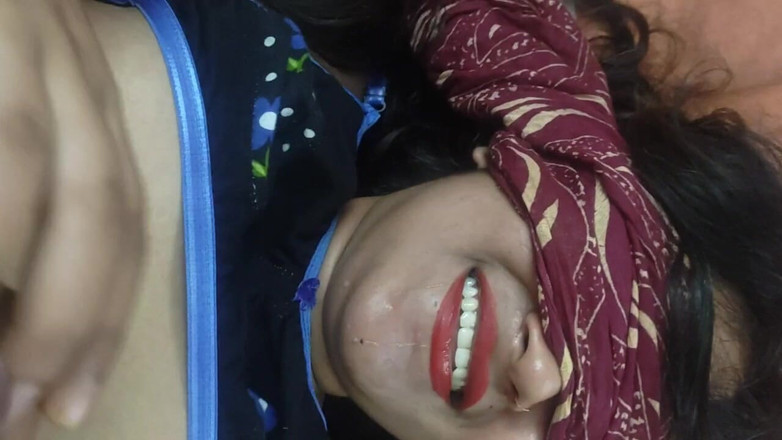 Sex bird: Menina muçulmana com chefe