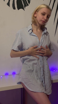 Skinny Blonde L Moon’s Solo I Strip Topless & Rub My Pink Toy on My Clit Till I Cum!