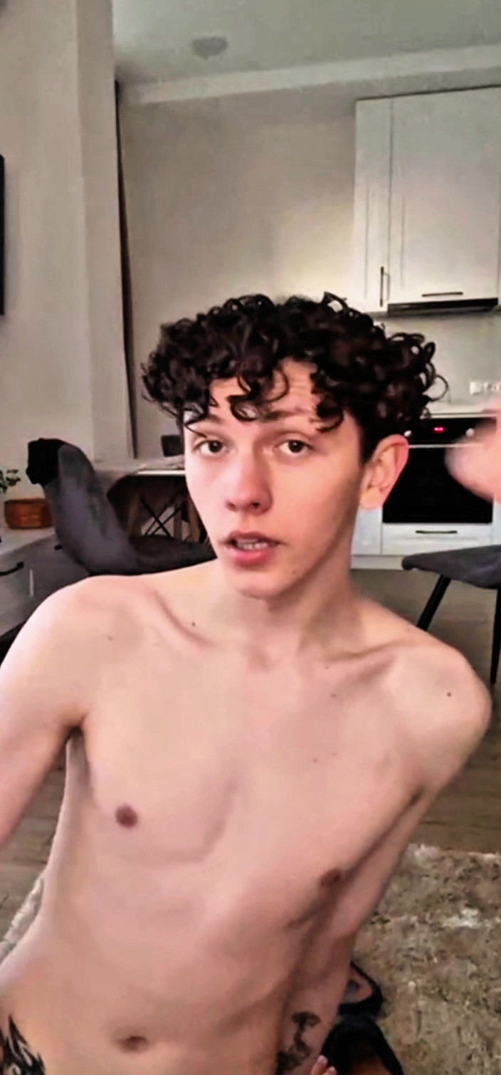 Active cock: Twinks love to cum
