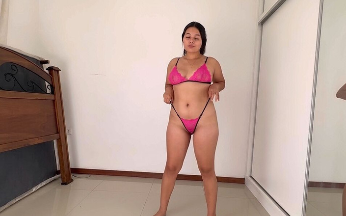 Sashasweet: Si rambut coklat 18 tahun pada kamera web