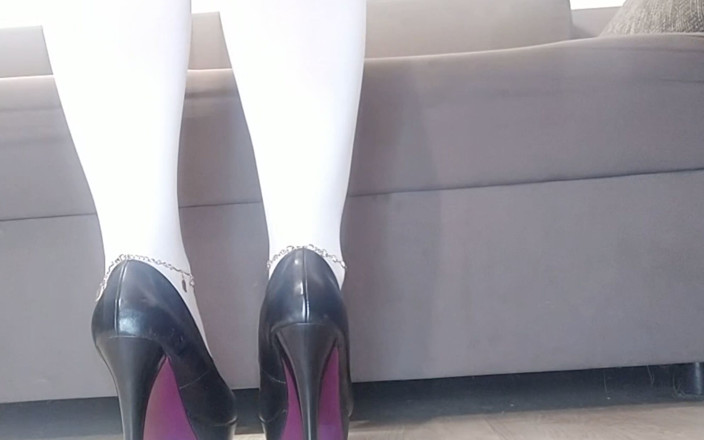Monika Nylon: (112) Fetysz Białych Pończoch