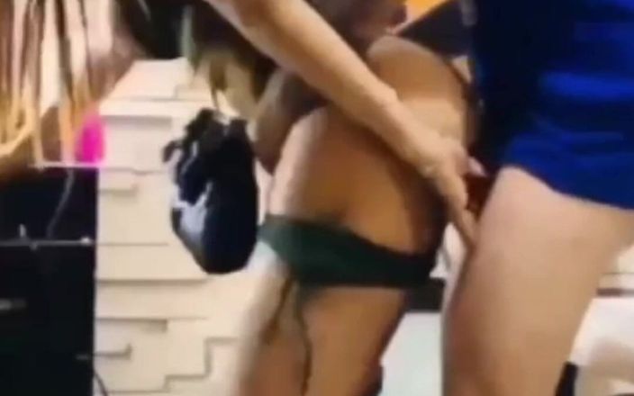Barbietransxxxx: 나는 내 머리를 잘라 후 나는 가게에서 여자와 장난 시작하고 우리는 우리가 헤어 질 때까지 섹스를 결국