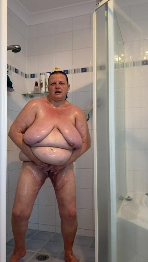 WeAreFukBunnies: Sledujte, jak čistím svou zející kundu