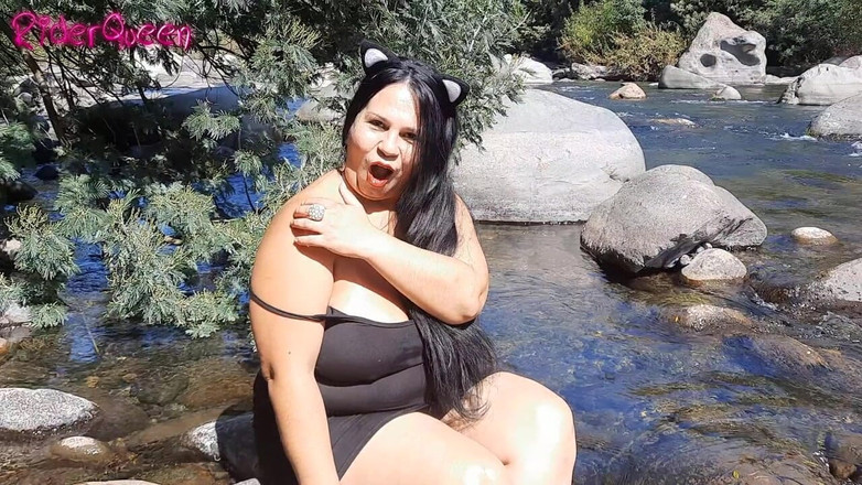 Riderqueen BBW Step Mom Latina Ebony: Liburan ke sungai untuk masturbasi dengan tangan ajaibku