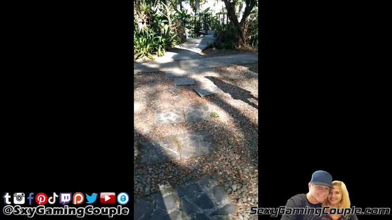 SexyGamingCouple: Sexy Gaming Couple - outdoor park peeing