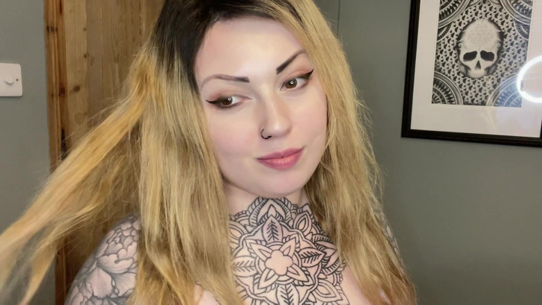 Miss Valentina: Bądź moim niewolnikiem domu