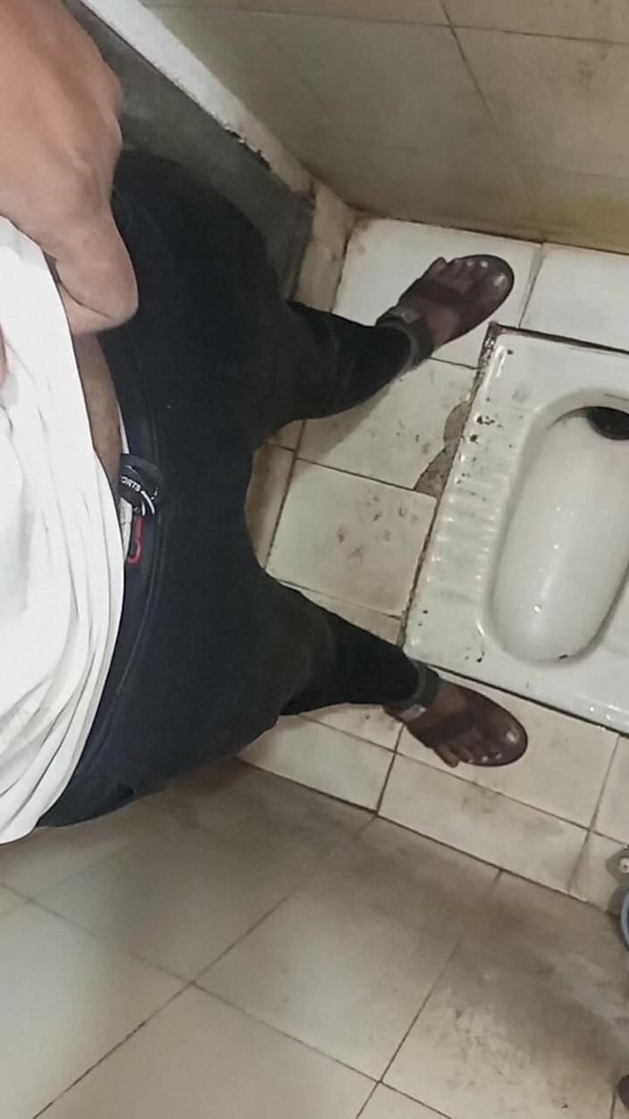 Sweet Indian cock: Індійський хлопець мастурбує на відкритому повітрі з великим членом