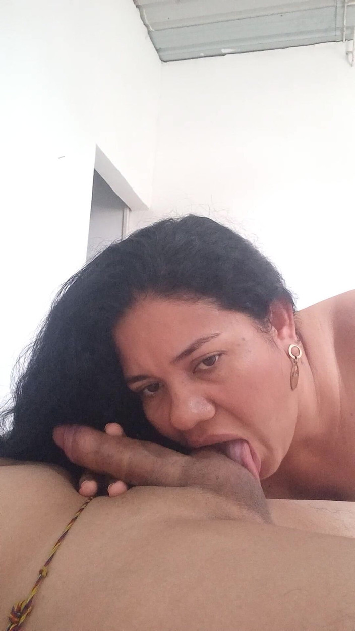 Valkyrieandluigy: Vriendin zuigt rijk in bed