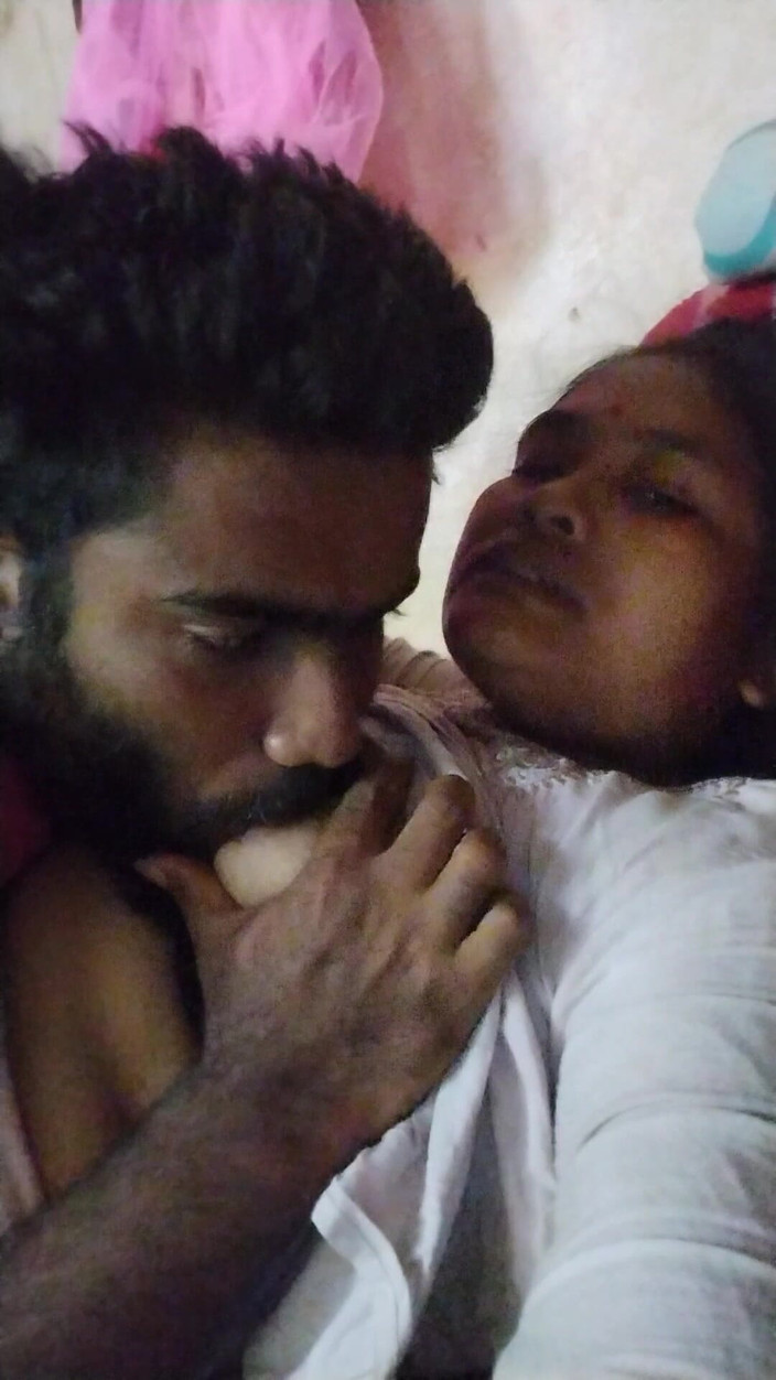 Mg3947731: MILF India bertetek besar menanggalkan Saree Choli dan berkongkek dengan...