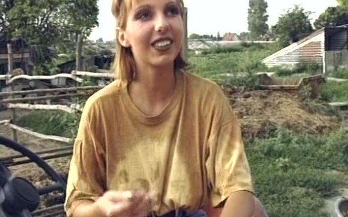 Deutscher hardcore: 農場で犯された素晴らしいドイツ人ベイブ