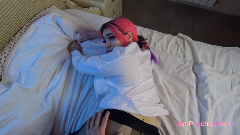 Peachgardens: Sora mea vitregă a venit obosită de la studiu și i-am...