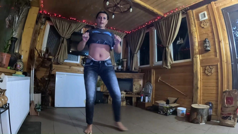 MilfyCalla: Vše o krku - MILF Deepthroat, Tits Out &amp; Cum Control