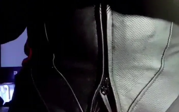 MR GK: Wank in Dainese Suit and Gasmask S10 with Pp