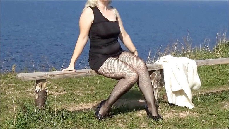 Nylon-Heels: Gadis seksi dengan gaun mini (versi lengkap)