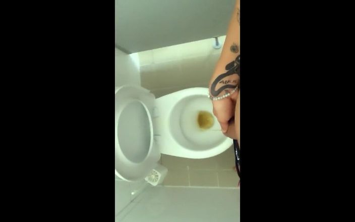 Idmir Sugary: Tattooed Twink Is Pissing in Waterpark Piss Filled Toilet