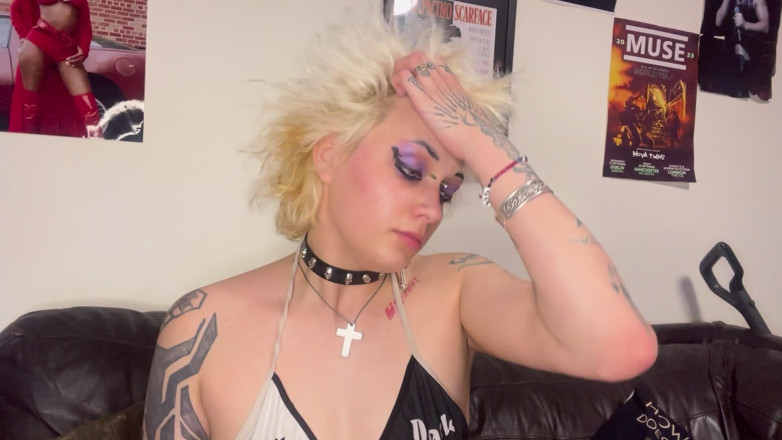 Glitterqueen1999: Lížu mého perverzního nevlastního tátu
