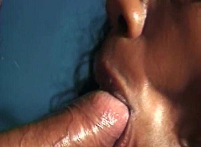 Dark Extreme: Splendida ragazza ebano con culo rotondo viene sborrata in figa...