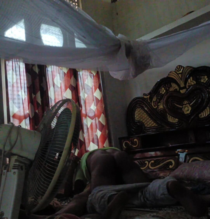 remotask7057: Desi vicina bhabhi mi ha chiamato a casa per scopare,...