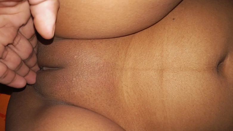 ibrahim3099: Mi esposa cachonda no podía esperar a que me meta...