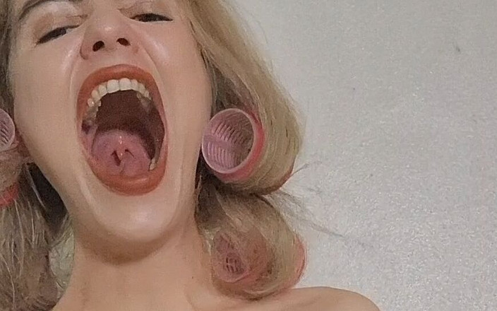 Faith Eros: Bocejando com rolos