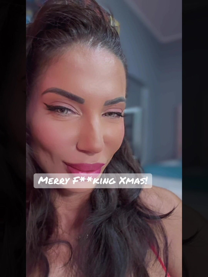 Alesyamuscledoll: Kaslı seksi Noel Baba