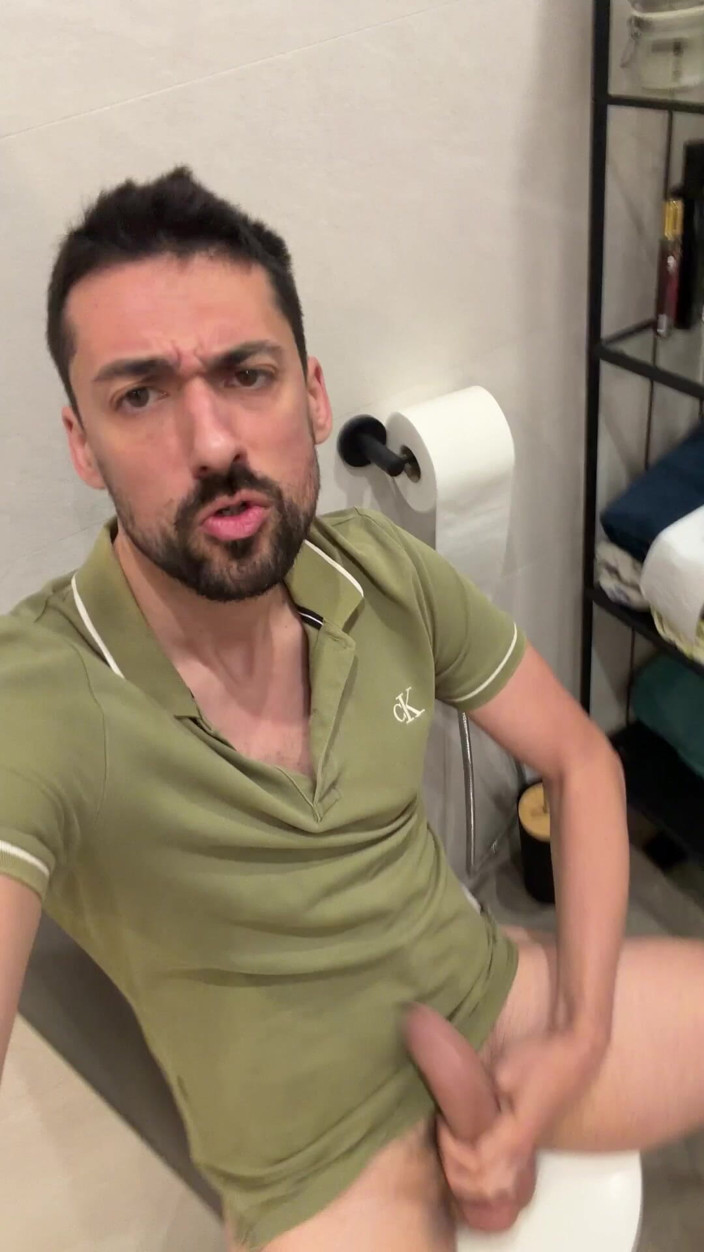 Liam Harding: Hot Stepdaddy Jerking off in Bathroom