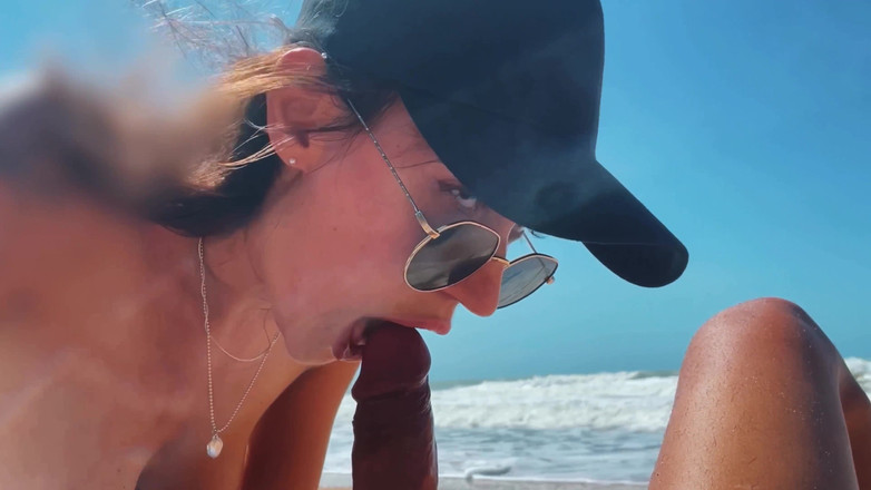 SexTravelers: Já- Dospívající dívka na divoké nudistické pláži si honí, Saje...