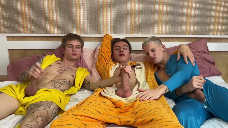 Ethan Lestray: The Games of Three Twinks Grew Into a Juicy Fuck,...