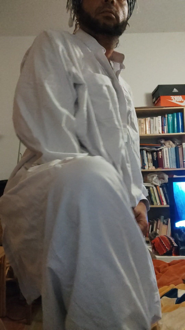 SmokedAlloy2: Trên make, sừng dj-bro ăn mặc như một người Afghanistan biến...