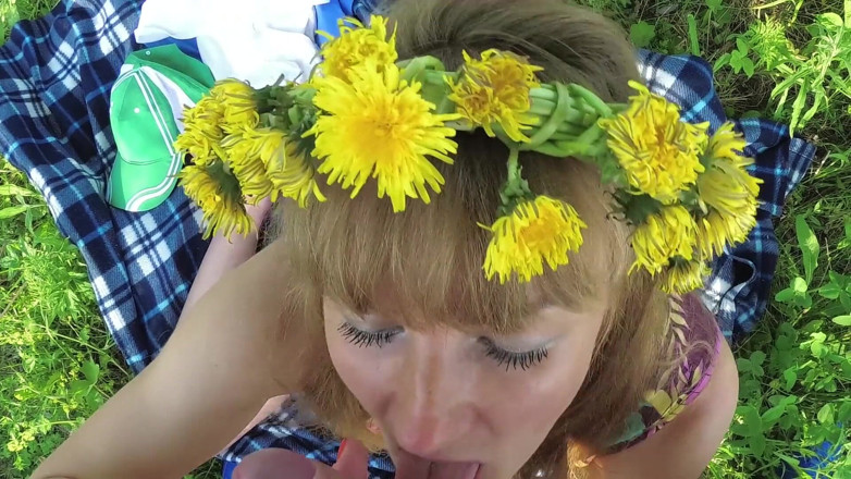 Sasha Bikeyeva: Amateur doggystyle and blowjob in the forest with a Russian...