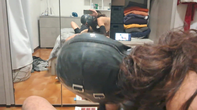 LauraOnHeels: MILF ia un penis în gură invers, vedere din punct de...