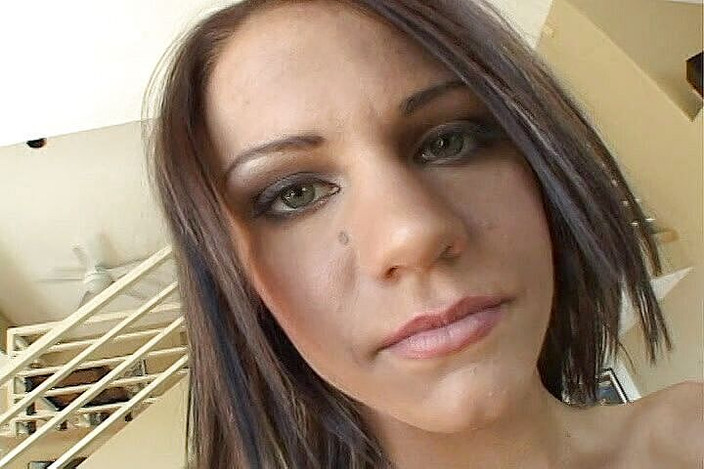 Bestofretro: O fată sexy este futută în pizdă de o pulă monstruoasă...