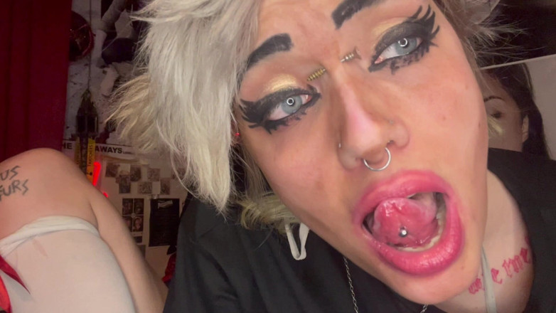 Glitterqueen1999: Trasformami nella tua troia sciocca cagna