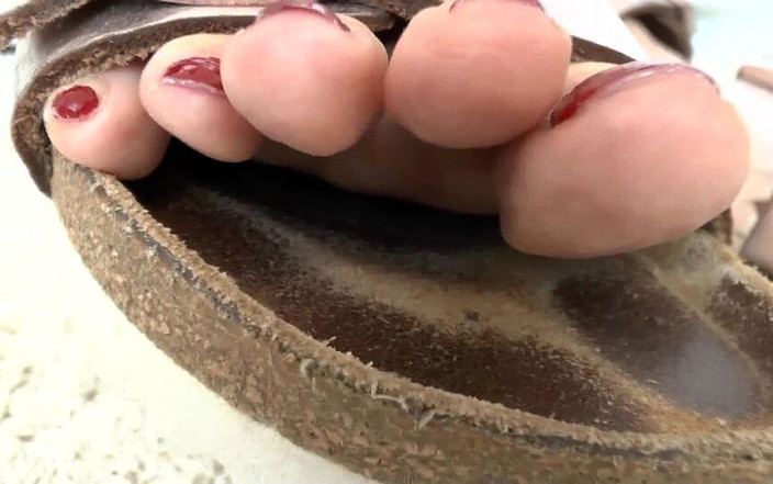 Lady Victoria Valente: मेरे चीसी चप्पलों के सामने की गंध मेरे चेसी पैर की के नीचे