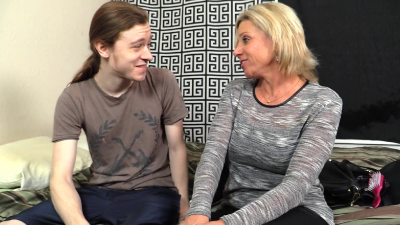 Horny Household: I Only Want to Fuck You Stepmom!