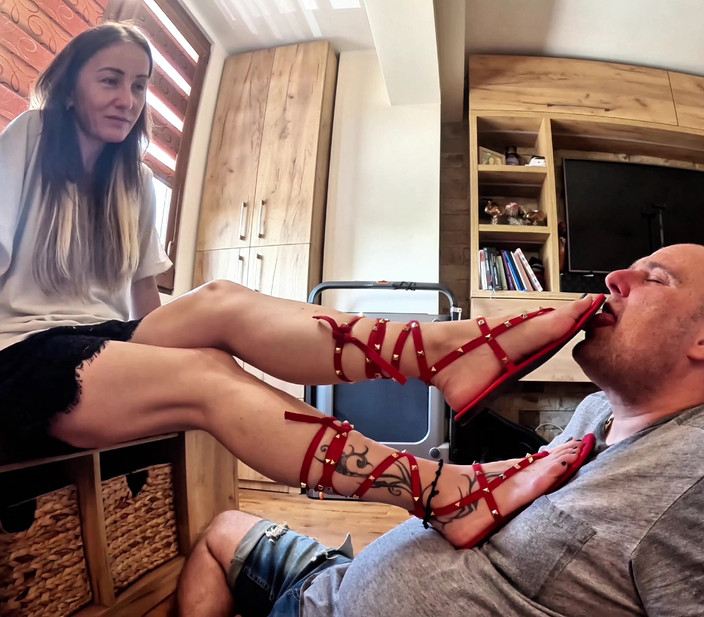 Mistressyammyboots: Lame Mis Suelas, Esclavo Adora a Cada Paso