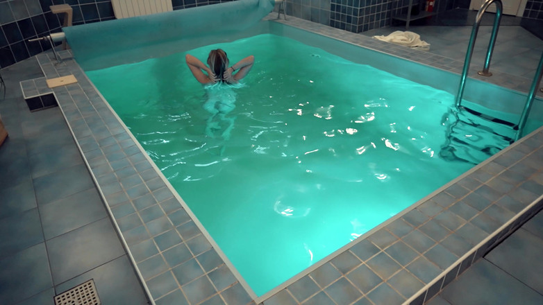 ReplayXXXLady: Enteado fodeu sua madrasta encontrando-a nua na piscina