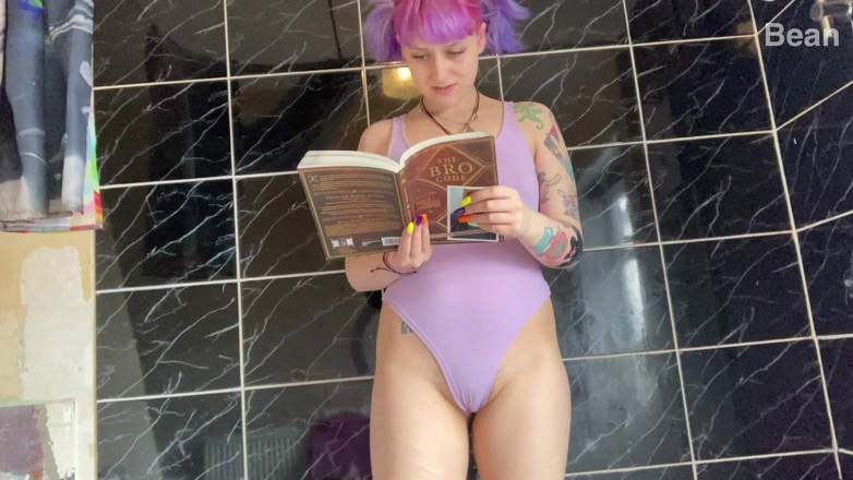 Alice Bean: Pee Desperation Reading