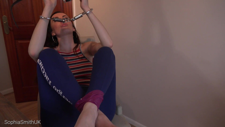 SophiaSmithUK: Наручники и давка для подчинения