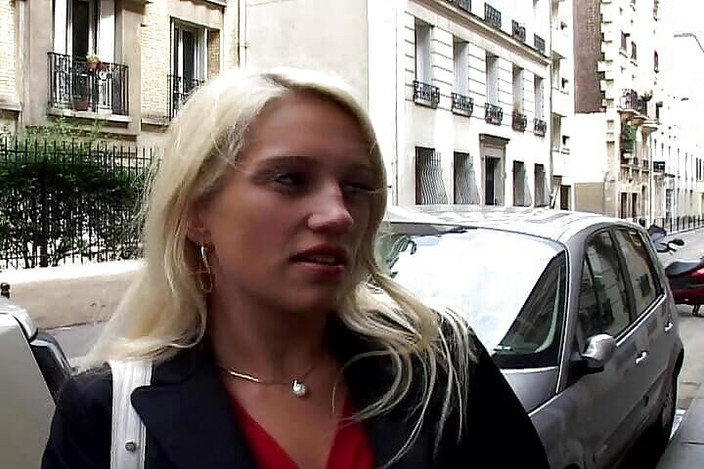 Planete Francaise: 来自法国的性感金发荡妇的菊花被撑开