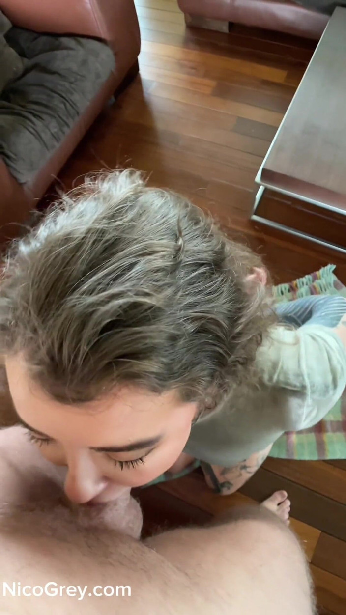 Johnny Grey: Si blonde Kanada Eden Ivy dikongkek mulut dan deepthroat selamba...