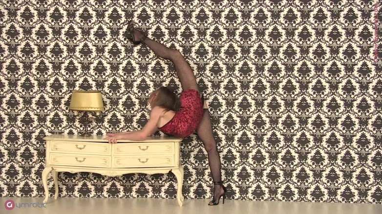 Gymrotic: Otel odasındaki contortion