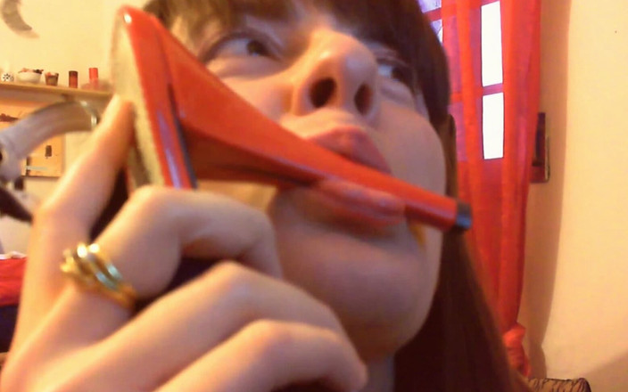 Nicoletta Embassi: 신발과 바나나에 대한 Nicoletta의 열정