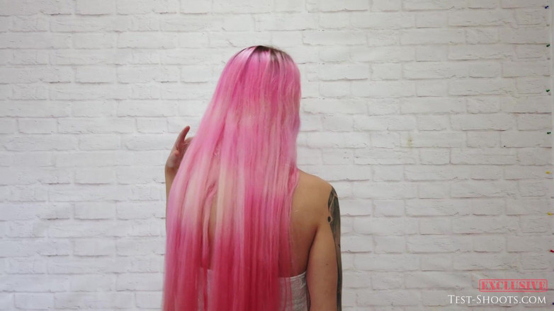Test-Shoots: Audiție video în pielea goală cu fata cu părul lung roz...