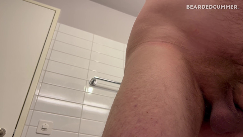 Beardedcummer: Hairy dude pisses in glass