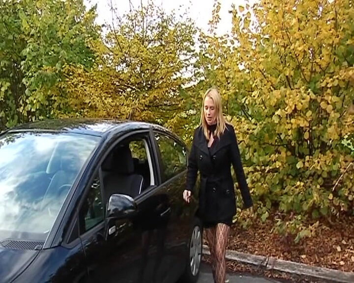 Filles Francaises: Puta francesa garganta profunda antes de ser follada con strapon