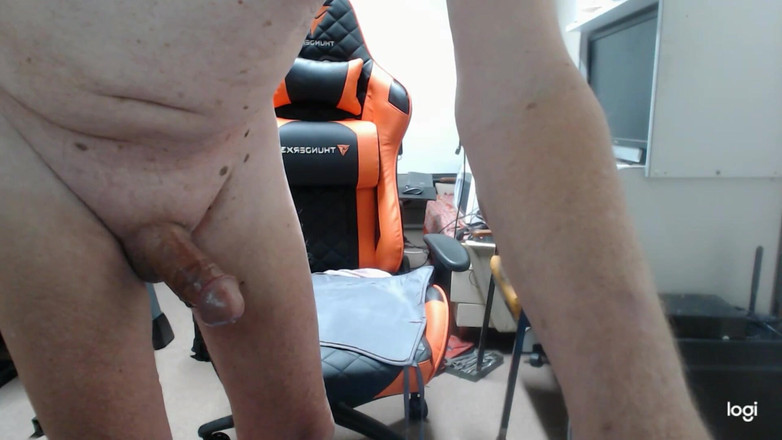 UncleK: 2024 我在办公室地板上喷