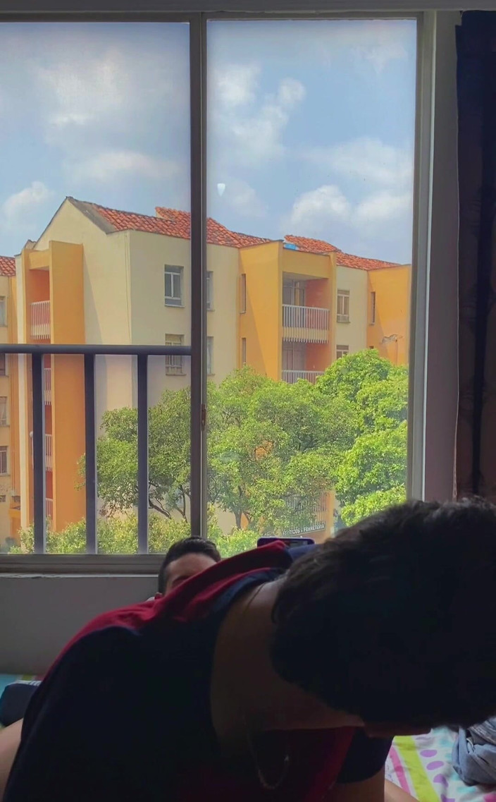 Dilan Castro: Người hàng xóm trẻ đồng tính yêu cầu tôi bú đít anh ấy...